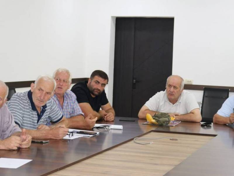 ცაგერის მუნიციპალიტეტის მერმა ტერიტორიულ ერთეულებში მერის წარმომადგენლებთან  სამუშაო...